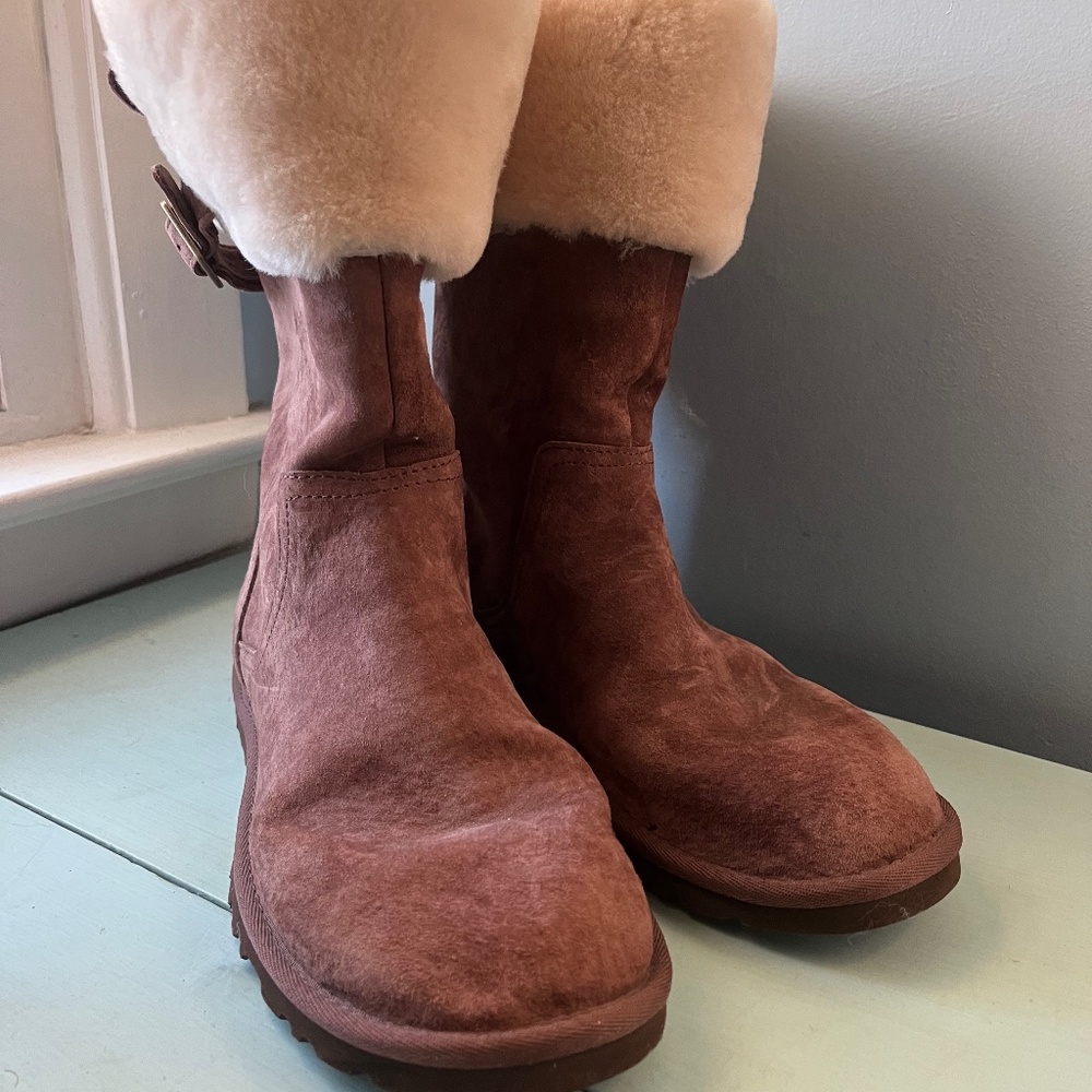 UGG Beckham Suede Sheepskin Boots Chestnut W 9